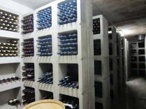 Drie Dona wine library